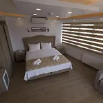Golden Galley Aparthotel 3*