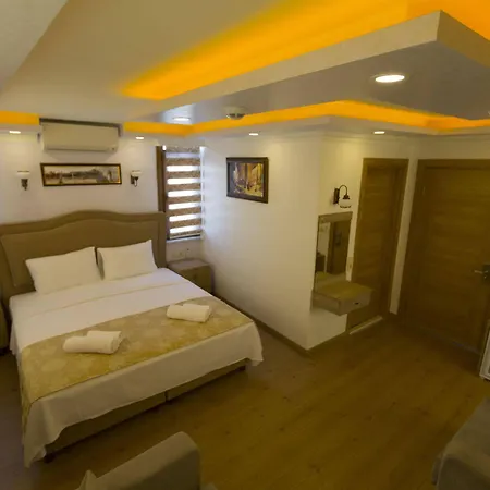 מלון דירות Golden Galley 3*
